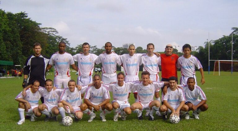 Olympique Gaulois Singapore football team in 2009